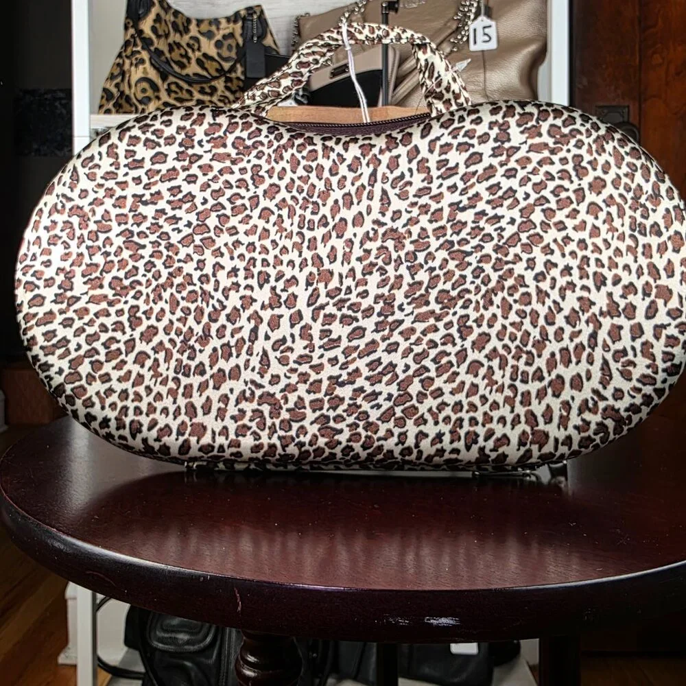 Maru Leopard Print Lingerie Holder - Picture 4 of 7